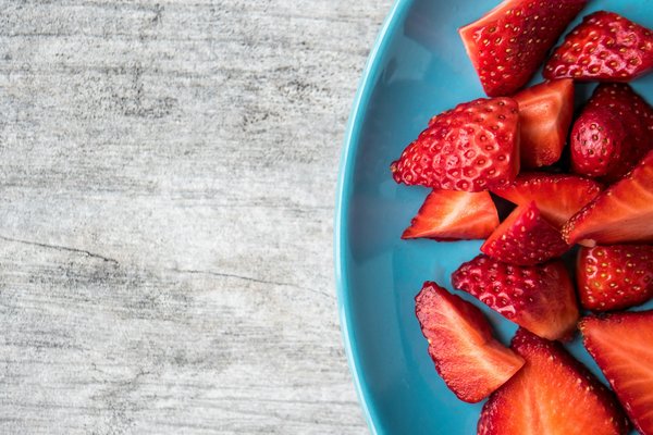 How to Make a Classic English Eton Mess with Fresh Strawberries?